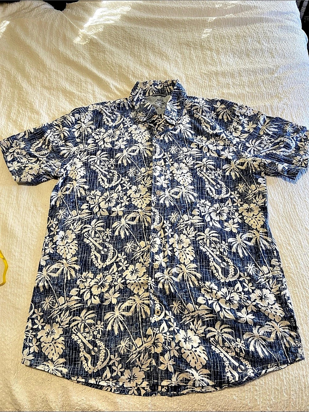 IZOD Men's Blue & White Tropical Floral Button Down